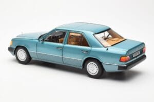 Mercedes 230E W124 Beryl Metallic Дилърско Издание Norev 1:18 B66040698 Метал — снимка 7 от 8