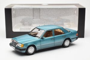 Mercedes 230E W124 Beryl Metallic Дилърско Издание Norev 1:18 B66040698 Метал — снимка 8 от 8