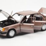 Mercedes 230E W124 Rosewood Metallic Дилърско Издание Norev 1:18 - image 2 of 8