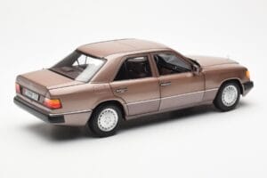 Mercedes 230E W124 Rosewood Metallic Дилърско Издание Norev 1:18 B66040697 Метал — снимка 3 от 8