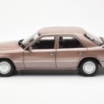 Mercedes 230E W124 Rosewood Metallic Дилърско Издание Norev 1:18 - image 4 of 8