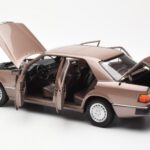Mercedes 230E W124 Rosewood Metallic Дилърско Издание Norev 1:18 - image 5 of 8