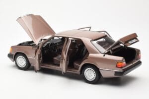 Mercedes 230E W124 Rosewood Metallic Дилърско Издание Norev 1:18 B66040697 Метал — снимка 5 от 8