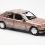 Mercedes 230E W124 Rosewood Metallic Дилърско Издание Norev 1:18 - image 6 of 8