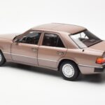 Mercedes 230E W124 Rosewood Metallic Дилърско Издание Norev 1:18 - image 7 of 8