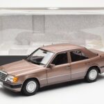 Mercedes 230E W124 Rosewood Metallic Дилърско Издание Norev 1:18 - image 8 of 8