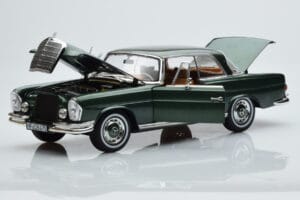 Mercedes 250 SE Coupe W111 Зелено Металик Лимитирана Серия Norev 1:18 183764 Метал — снимка 2 от 7
