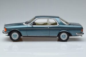 Mercedes 280 CE C123 Синьо Otto 1:18 OT627 Смола — снимка 3 от 6