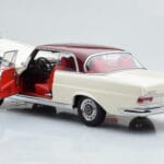 Mercedes 280 SE W108 Бял AUTOart 1:18 - image 3 of 8