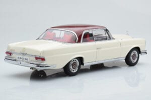 Mercedes 280 SE W108 Бял AUTOart 1:18 76287 Метал — снимка 4 от 8