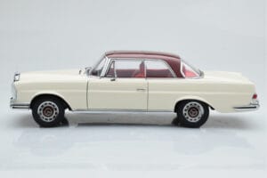 Mercedes 280 SE W108 Бял AUTOart 1:18 76287 Метал — снимка 5 от 8