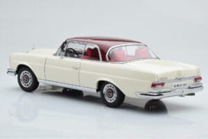 Mercedes 280 SE W108 Бял AUTOart 1:18 76287 Метал — снимка 7 от 8