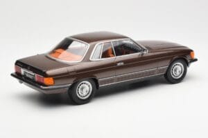 Mercedes 500 SLC C107 Кафяв KK-Scale 1:18 180851 Метал — снимка 2 от 6
