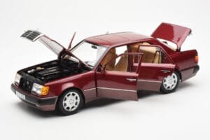 Mercedes 500E W124 Червен Metallic Дилърско Издание Norev 1:18 B66040699 Метал — снимка 2 от 8