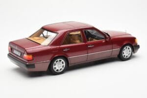 Mercedes 500E W124 Червен Metallic Дилърско Издание Norev 1:18 B66040699 Метал — снимка 3 от 8