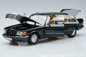 Mercedes 560 SEL W126 Тъмнозелен Металик Norev 1:18 B66040682 Метал — снимка 2 от 7