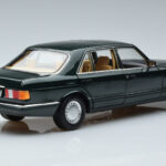 Mercedes 560 SEL W126 Тъмнозелен Металик Norev 1:18 - image 3 of 7