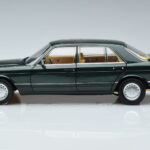 Mercedes 560 SEL W126 Тъмнозелен Металик Norev 1:18 - image 4 of 7