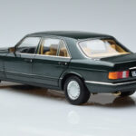 Mercedes 560 SEL W126 Тъмнозелен Металик Norev 1:18 - image 6 of 7