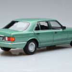 Mercedes 560 SEL W126 Светлозелен Norev 1:18 - image 3 of 7