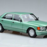 Mercedes 560 SEL W126 Светлозелен Norev 1:18 - image 5 of 7