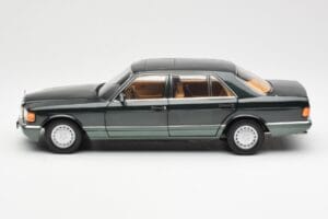 Mercedes 560 SEL W126 Night Зелен Металик Dealer Edition Norev 1:18 B66040626 Метал — снимка 4 от 8