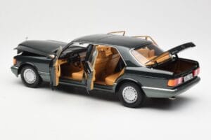 Mercedes 560 SEL W126 Night Зелен Металик Dealer Edition Norev 1:18 B66040626 Метал — снимка 5 от 8