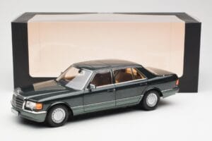 Mercedes 560 SEL W126 Night Зелен Металик Dealer Edition Norev 1:18 B66040626 Метал — снимка 8 от 8