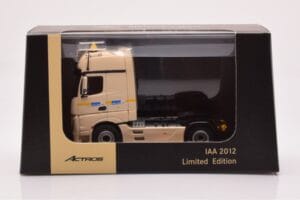 Mercedes Actros Gigaspace IAA 2012 Такси NZG 1:50 MM0015 Метал — снимка 4 от 4