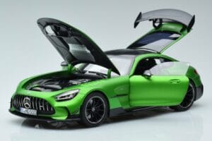 Mercedes AMG GT C190 Black Series Зелен Hell Magno Лимитирана Серия Norev 1:18 183903 Метал — снимка 2 от 7