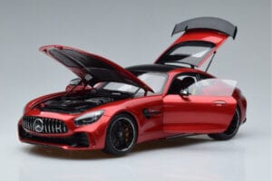 Mercedes AMG GT R C190 Кардинално Червено AUTOart 1:18 76331 Метал — снимка 2 от 7
