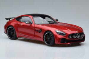 Mercedes AMG GT R C190 Кардинално Червено AUTOart 1:18 76331 Метал — снимка 5 от 7