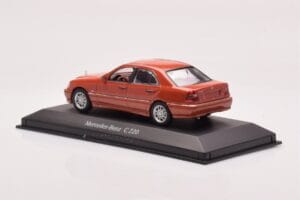 Mercedes C-Class W202 C220 Оранжев Металик Dealer Edition Minichamps 1:43 B66005747 Метал — снимка 3 от 4