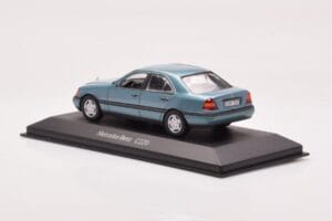 Mercedes C-Class W202 C220 Petrol Металик Minichamps 1:43 B66005705 Метал — снимка 2 от 3