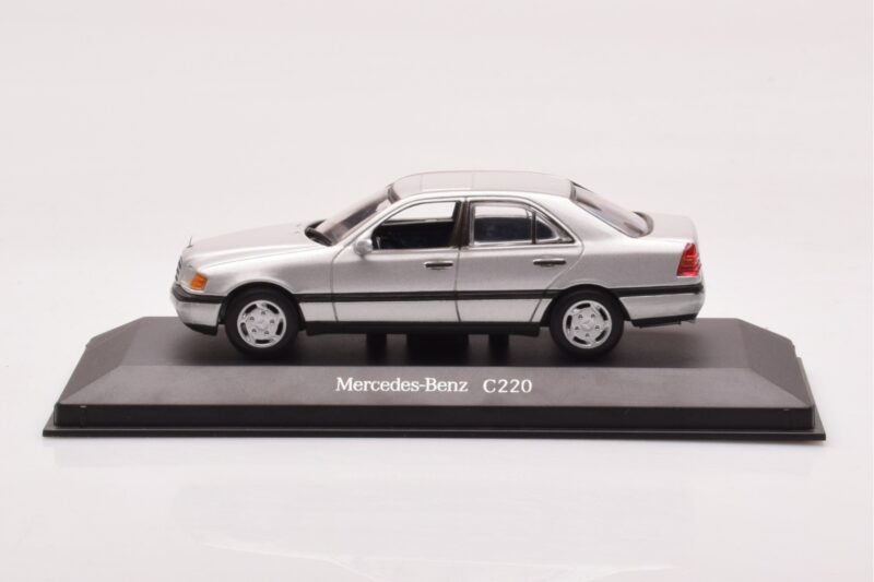 Mercedes C-Class W202 C220 Сребърен Minichamps 1:43