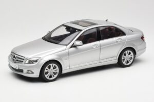 Mercedes C-Class W204 Avantgarde Сребрист AUTOart 1:18