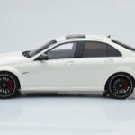Mercedes C63 AMG W204 Бял GT Spirit 1:18 - image 3 of 6
