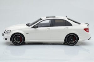 Mercedes C63 AMG W204 Бял GT Spirit 1:18 GT166 Смола — снимка 3 от 6