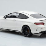 Mercedes C63S AMG C205 Coupe Бял GT Spirit 1:18 - image 5 of 6