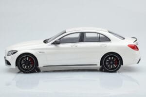 Mercedes C63S AMG W205 Бял GT Spirit 1:18 B66960370 Смола — снимка 3 от 6