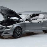 Mercedes CLS Shooting Brake X218 Alanite Сив Norev 1:18 - image 2 of 7