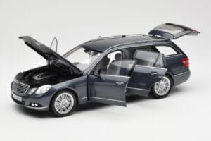 Mercedes E-Class S212 T-Model Tenorit Сив Metallic Minichamps 1:18 B66962447 Метал — снимка 2 от 8
