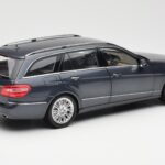 Mercedes E-Class S212 T-Model Tenorit Сив Metallic Minichamps 1:18 - image 3 of 8