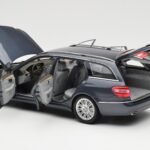 Mercedes E-Class S212 T-Model Tenorit Сив Metallic Minichamps 1:18 - image 5 of 8