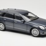 Mercedes E-Class S212 T-Model Tenorit Сив Metallic Minichamps 1:18 - image 6 of 8