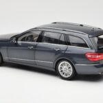 Mercedes E-Class S212 T-Model Tenorit Сив Metallic Minichamps 1:18 - image 7 of 8