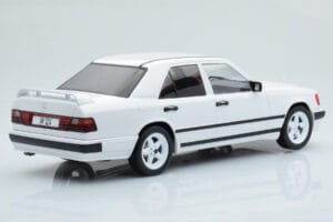 Mercedes E-Class W124 Tuning Бял MCG 1:18 MCG18343 Метал — снимка 2 от 6