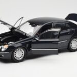Mercedes E-Class W211 Син Metallic Kyosho 1:18 - image 2 of 8