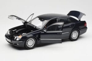 Mercedes E-Class W211 Син Metallic Kyosho 1:18 B66962147 Метал — снимка 2 от 8