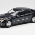Mercedes E-Class W211 Син Metallic Kyosho 1:18